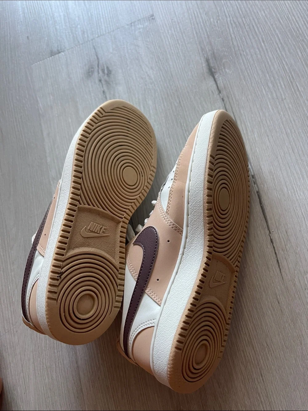 Nike Kids Low-Top Sneakers in White, Tan and Dark Brown Swoosh